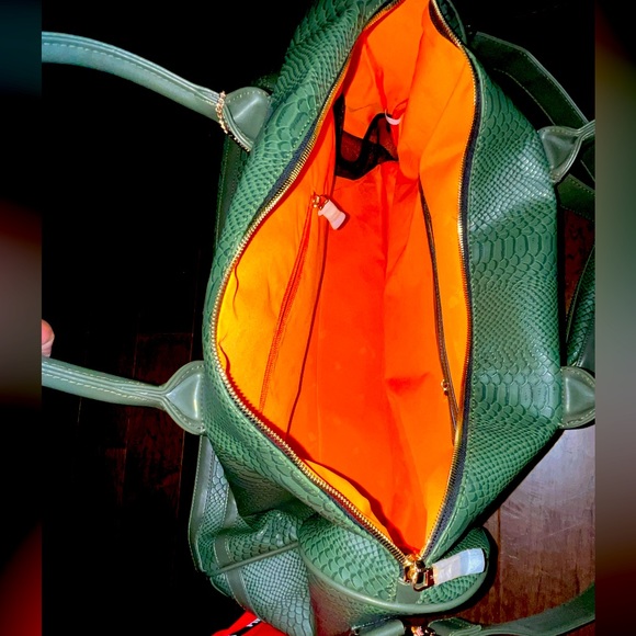 NWT TOTE & Carry OLIVE GREEN APOLLO 1 SNAKESKIN LUGGAGE SET - Picture 13 of 16